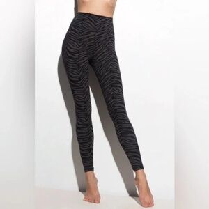 Carbon38 Ribbed Zebra Leggings